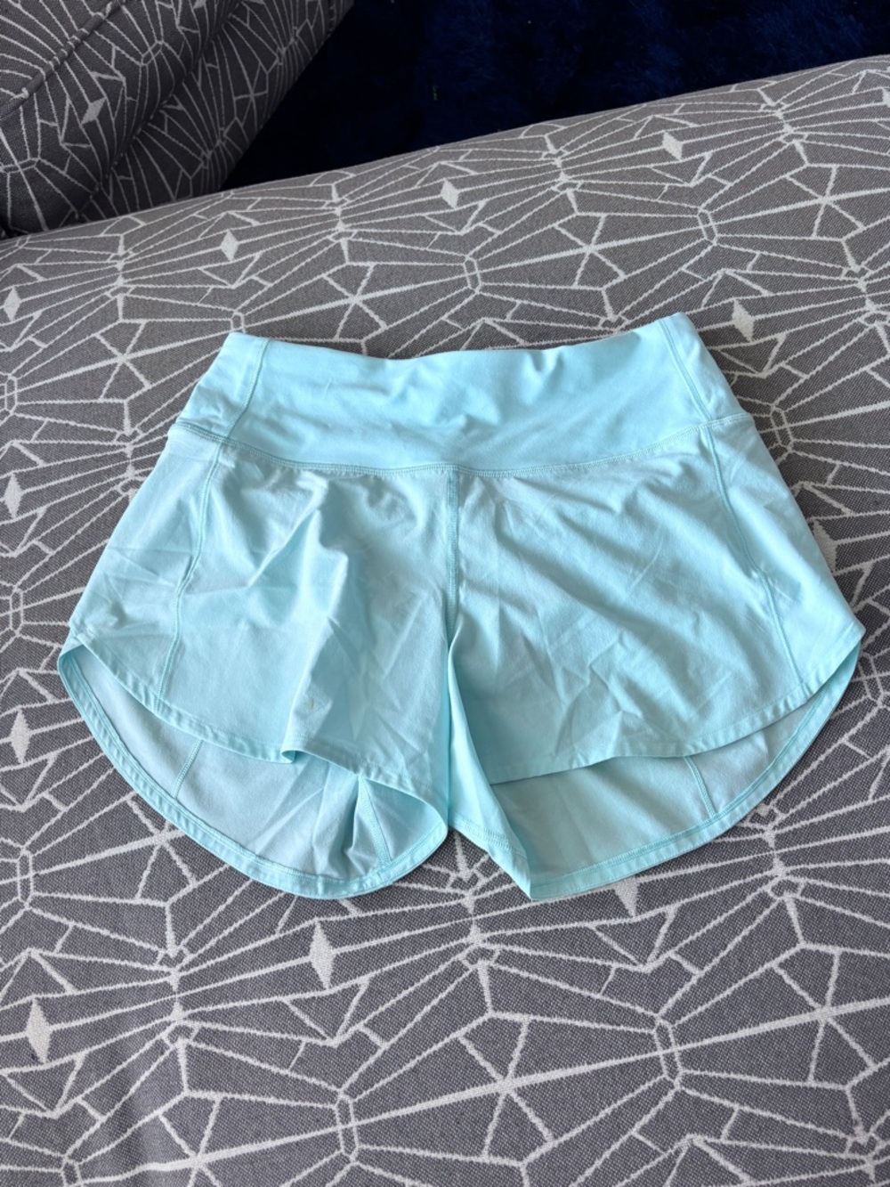 Lululemon Speed Up Mid-Rise Lined Short 4” Women’s Size 6 Mint Moment